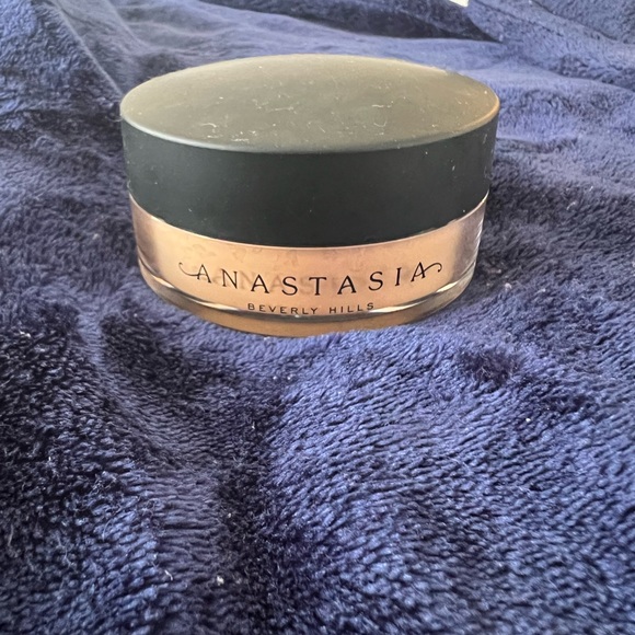 Anastasia Beverly Hills
Loose Setting Powder DEEP PEACH - Picture 3 of 4
